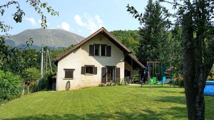 Gîte pour 8 personnes, avec jardin et terrasse dans Grand lac de Laffrey