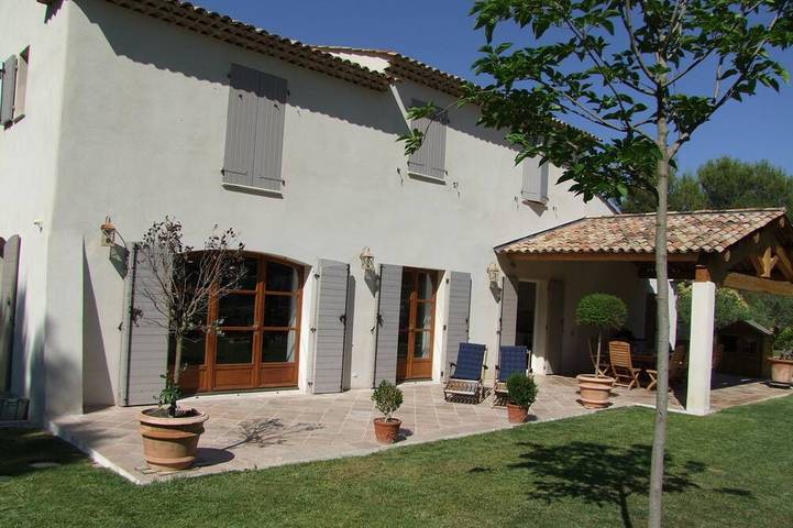 Location de vacances pour 12 personnes, avec Jacuzzi ainsi que Terrasse et Jardin à Cabriès