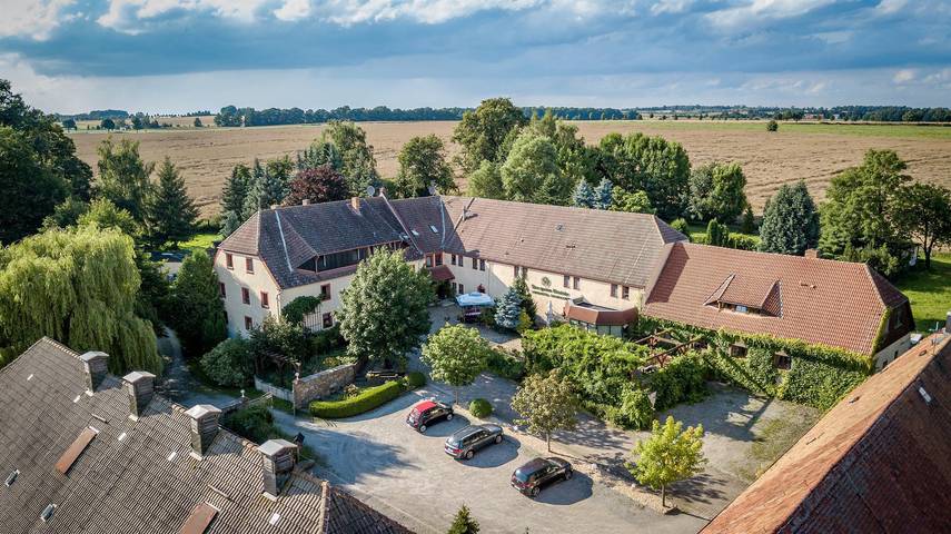 Hotel, mit Terrasse und Sauna in Doberschau-Gaußig