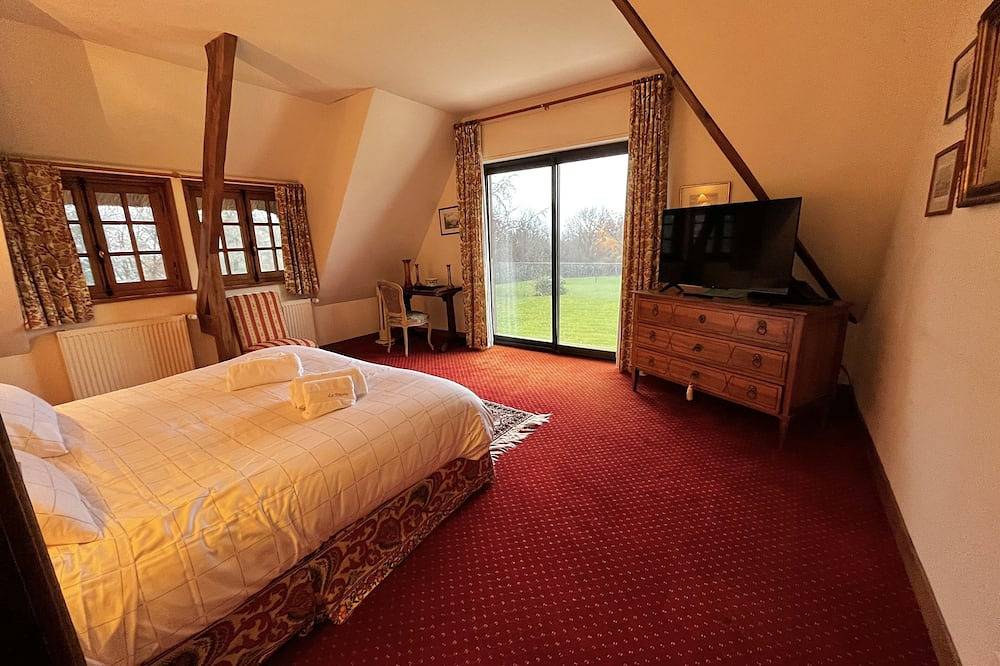 Domaine de la Poterie in Tourgeville Renovated in 2022 with heated swimming pool and tennis courts in Tourgéville, Lisieux region