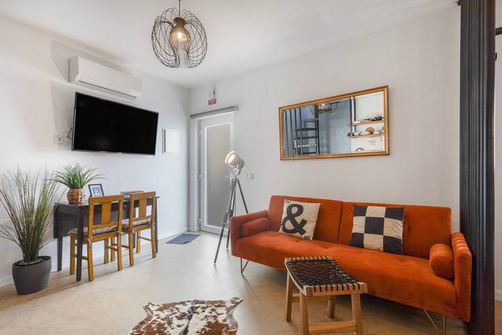 Casa Ferreiro Villa with Jacuzzi, Wi-Fi & Air Conditioning in Valada in Valada, Tejo River