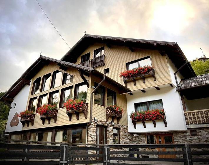 Maison d’hôte pour 14 personnes, avec vue ainsi que sauna et jardin, animaux acceptés en Roumanie