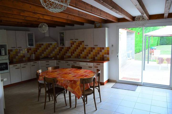 Gîte pour 8 personnes, avec piscine et jardin à Savigné - 3