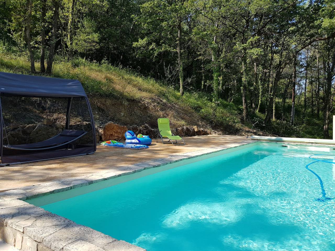 Romantic, holiday home in Flayosc with private swimming pool and in the forest! in Draguignan, Draguignan Region