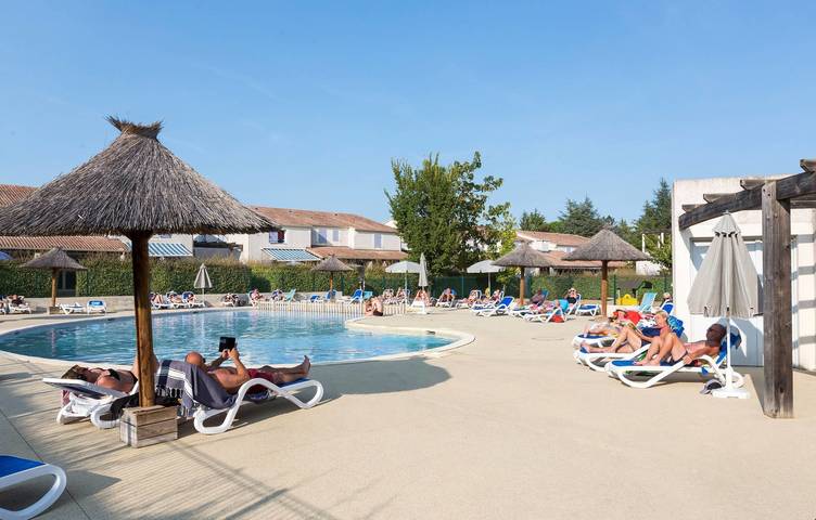 Gîte pour 6 personnes, avec piscine ainsi que terrasse et jardin, animaux acceptés à Vallon-Pont-d'Arc - 2