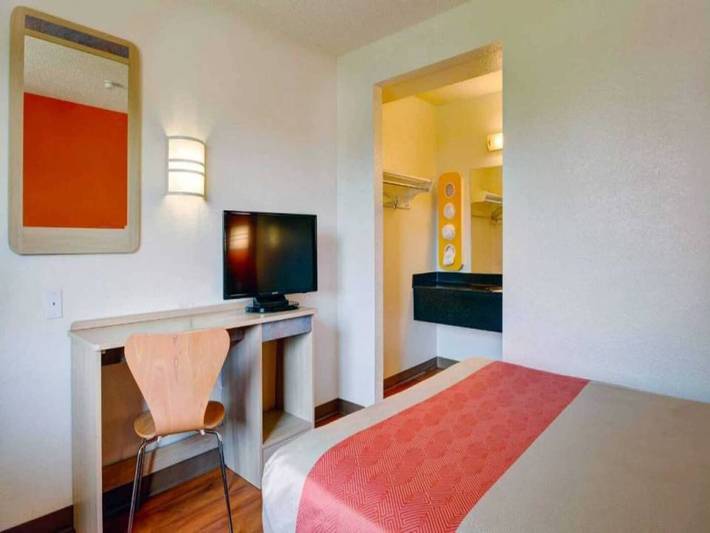 Apartamento entero, 2 camas matrimoniales | Microondas in Wethersfield, Connecticut