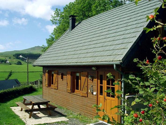 Gîte pour 5 personnes, avec terrasse et jardin à Chambon-sur-Lac - 4