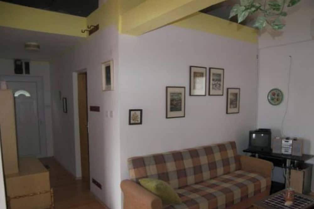 Ganze Wohnung, Apartments Zlatko -One Bedroom apartment with sea view A2 +2 in Prvić Luka, Dalmatinische Inseln