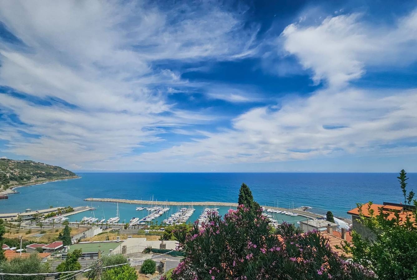 Apartamento vacacional entero, Lighthouse - Ampio bilocale vista mare con aria condizionata in San Lorenzo al Mare, Riviera di Ponente