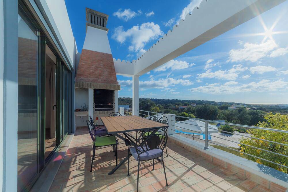 V3 Casa Aríolos I in Estoi with shared pool in Estoi, Faro