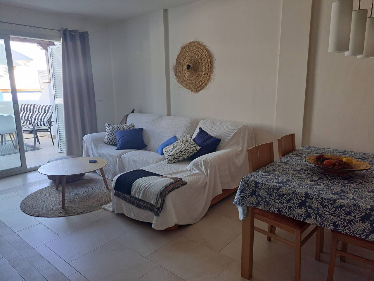 Apartamento entero, Apartamento 'Arroyo Marinos' con vistas a la montaña, Wi-Fi y aire acondicionado in Playa San Cristobal, Almuñecar