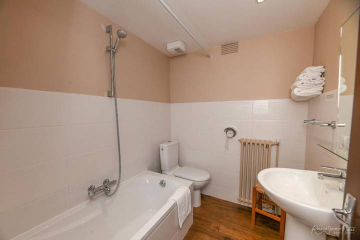 Hôtel pour 2 personnes, avec piscine ainsi que vue et jardin à Saint-Laurent-sur-Sèvre - 4