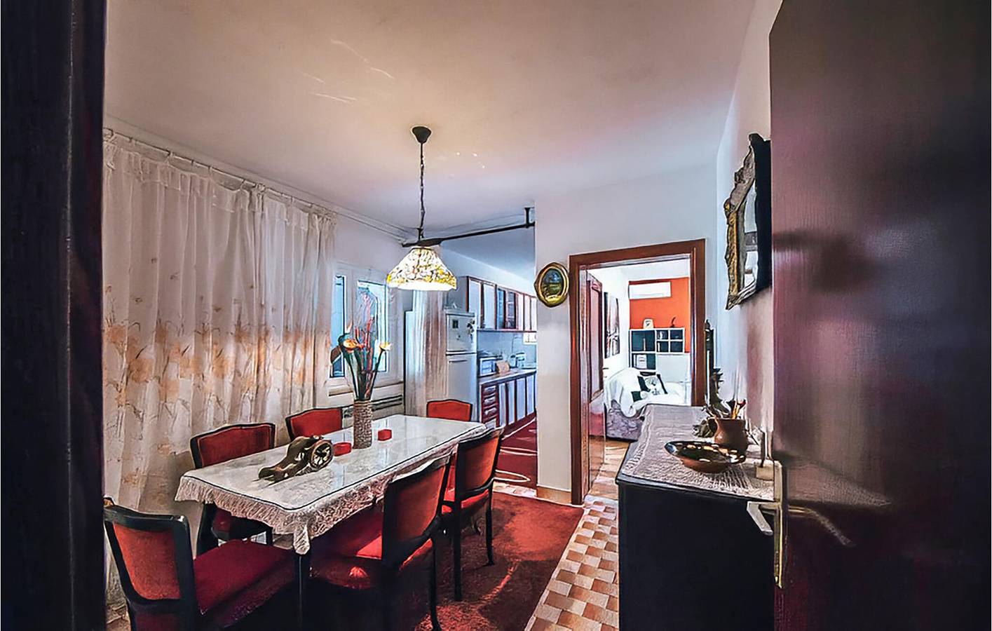 Apartamento vacacional entero, Acogedor apartamento de 2 dormitorios con terraza, aparcamiento y a 2,5 km de la playa de Strobec in Podstrana, Condado de Split-Dalmacia