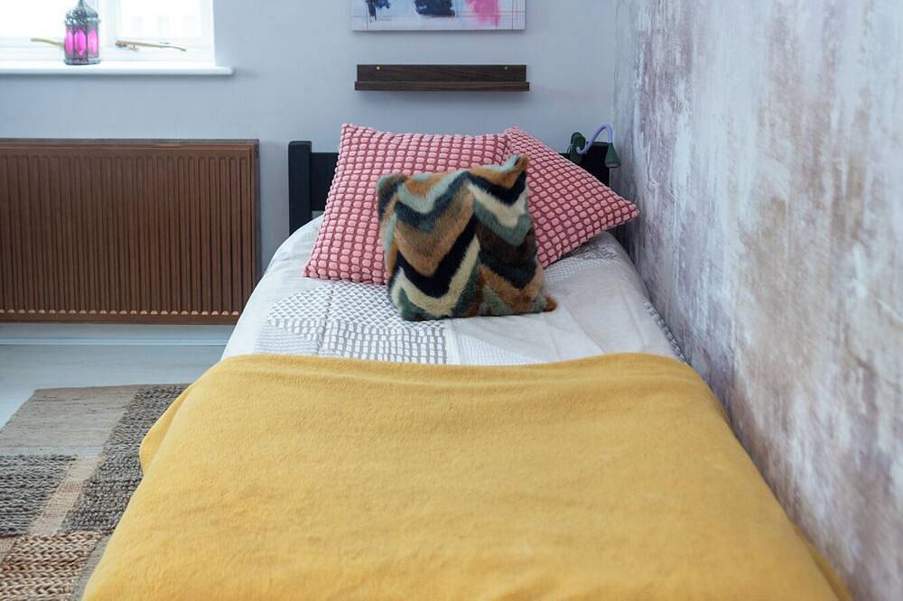 Avalon Sunrise our enchanting cottage in the heart of Glastonbury in Glastonbury, Somerset