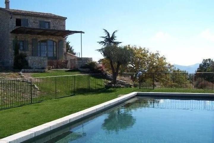 Agriturismo für 11 Personen, mit Pool und Whirlpool sowie Garten in der Provence