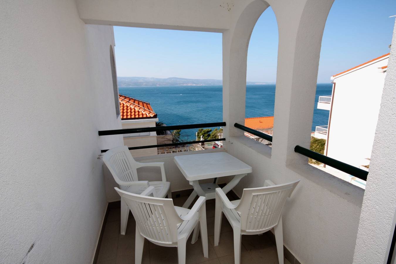 Ganze Wohnung, Studio Appartement mit Terrasse und Meerblick Balica Rat, Omis As-4868-g in Stanici, Omis-Riviera