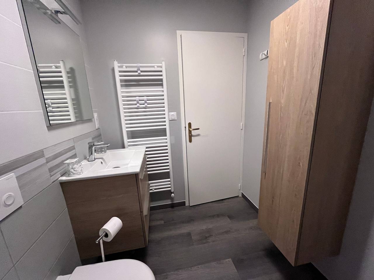 Chambre « Pause Tranquille - Chambre 2 » avec terrasse partagée, jardin partagé et Wi-Fi in Sablé-sur-Sarthe, Sarthe