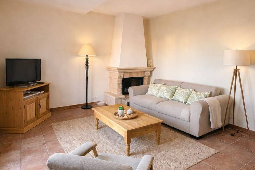 Entire apartment, Genièvre apartment in residence with heated pool in Saint-Trinit, Parc naturel régional du Mont-Ventoux