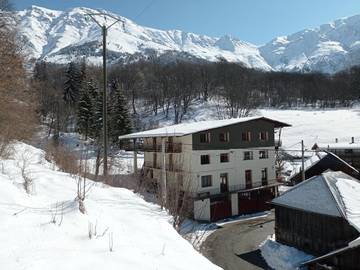 Gîte pour 12 personnes, avec jardin et vue, animaux acceptés à Montaimont