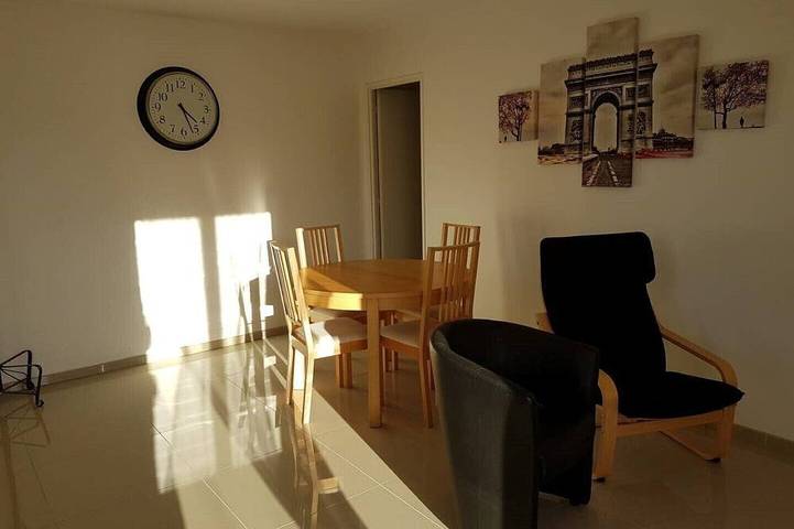 Gîte pour 2 personnes, avec jardin à Ouges