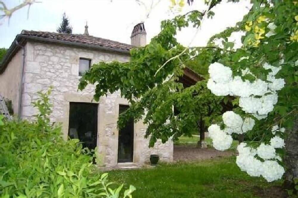 Maison de charme en pierre Xixième belles prestations piscine, jardin, préau. in Montcaret, Périgord Pourpre
