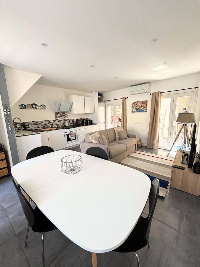 Location de vacances pour 5 personnes, avec Balcon et Terrasse dans Office de Tourisme de Frontignan Centre Ville