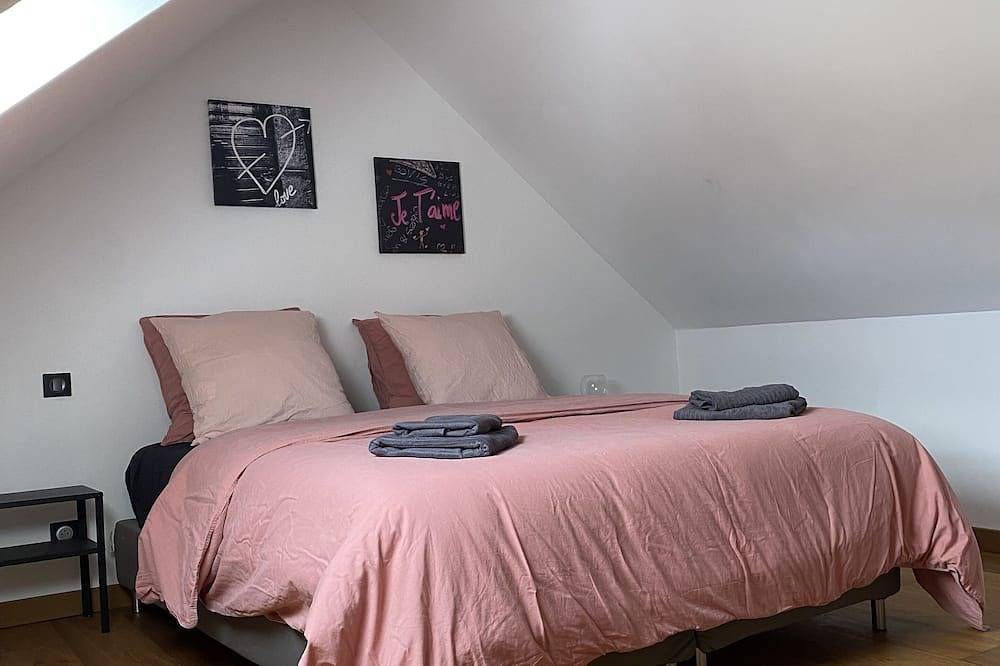 Entire apartment, Appartement Loco in Saint-Martin de Bréhal, Bréhal