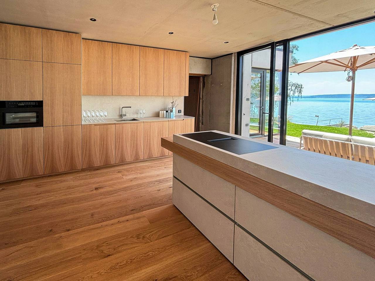 Villa mit Privatstrand am Bodensee bei Überlingen in Strandbad Nußdorf, Überlingen