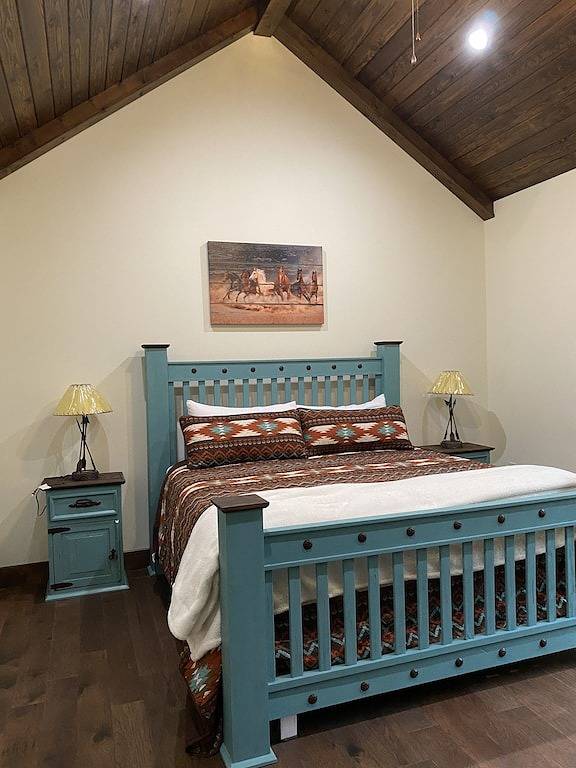 Vacation rental for 16 people, with yard in Texas Hill Country