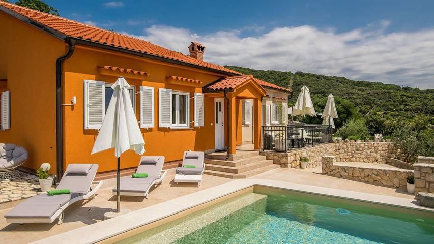 Ferienhaus für 8 Personen, mit Pool und Whirlpool sowie Balkon und Garten auf Cres - 2