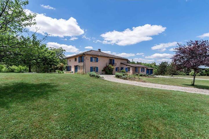 Villa for 10 people, with garden - 1