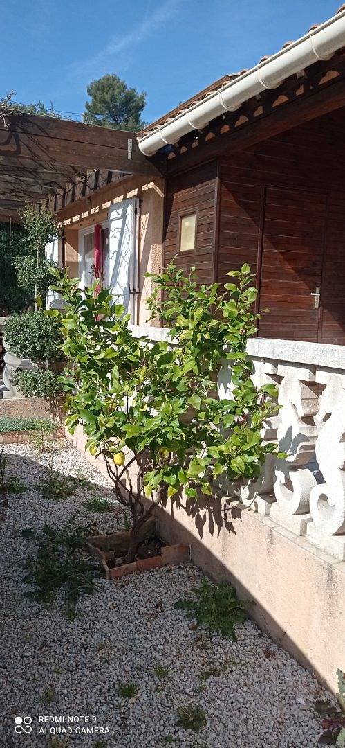 Gîte pour 4 personnes, avec jardin ainsi que terrasse et piscine à Cuers - 3