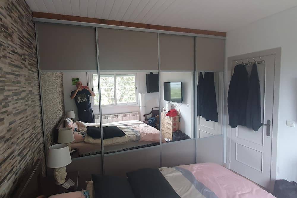 Villa mit Swimmingpool, Panoramablick auf das Meer und die Berge, 10 Minuten von den Stränden entfernt in Santa Susanna, Costa del Maresme