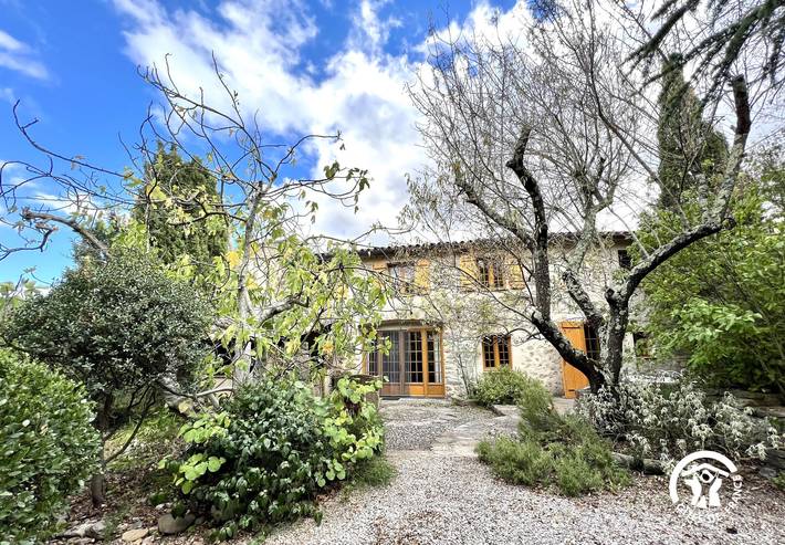 Gîte pour 9 personnes, avec terrasse et jardin - 1