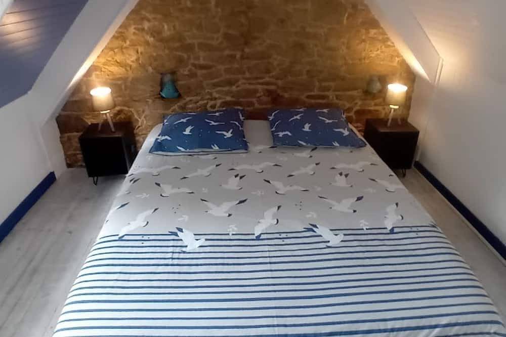 Maison typiquement bretonne à 20 minutes de la côte de granit rose in Pédernec, Région de Guingamp