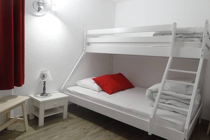 Gîte pour 4 personnes, avec piscine et balcon à La Perrière - 2