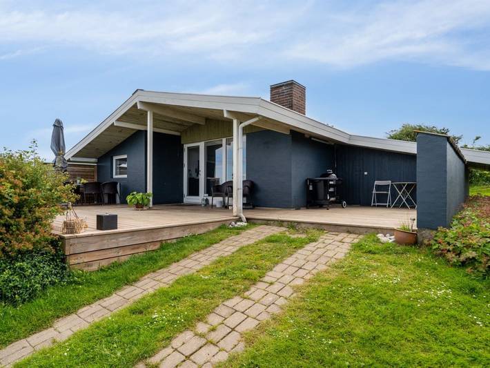 Ferieudlejning for 8 personer, med terrasse og sauna samt pool i Bogense