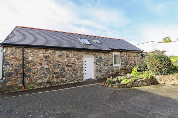 Cottage for 2 people, with garden and hot tub, with pets in Snowdonia