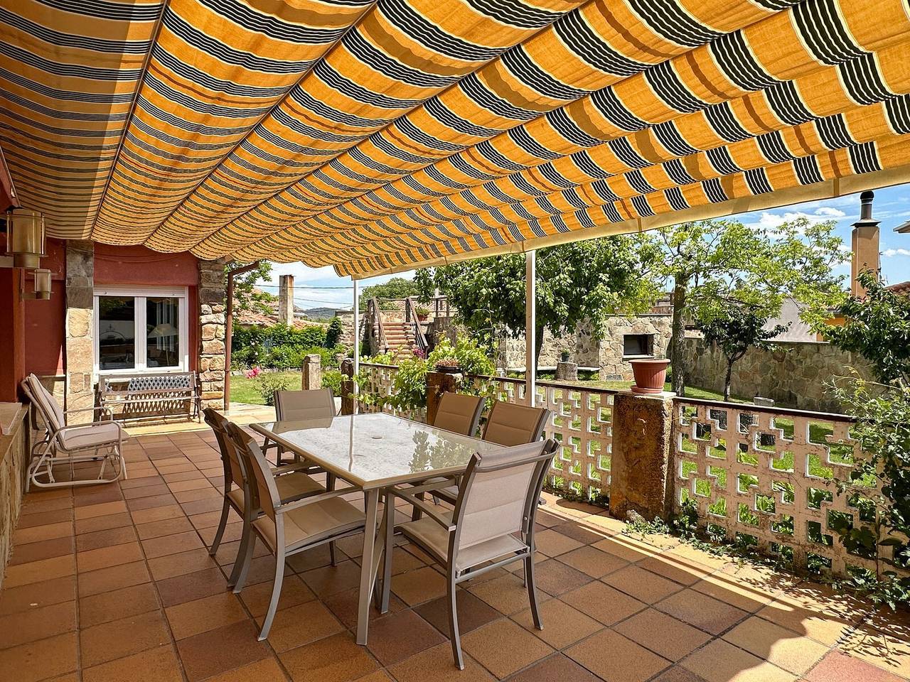 Gîte rural 'Mila' avec vue sur la montagne, terrasse privée et Wi-Fi in Tera, Almarza
