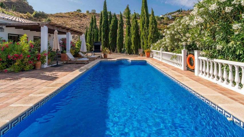 Casa rural para 4 personas, con jardín además de piscina y terraza en Canillas de Albaida - 2