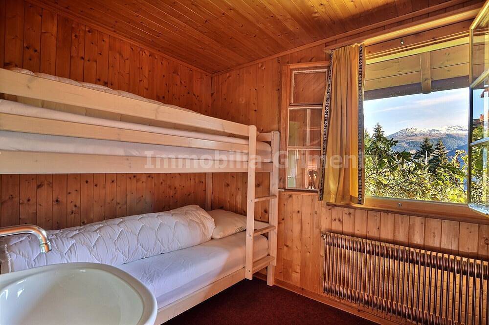 Chalet de confort moyen sur 2 étages pour 8 personnes, salon avec cheminée, cuisine séparée avec lav in Grimentz, Anniviers