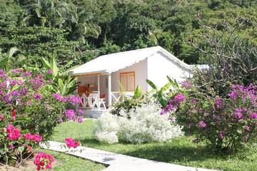 Gîte pour 4 personnes, avec jardin ainsi que piscine et vue à Deshaies