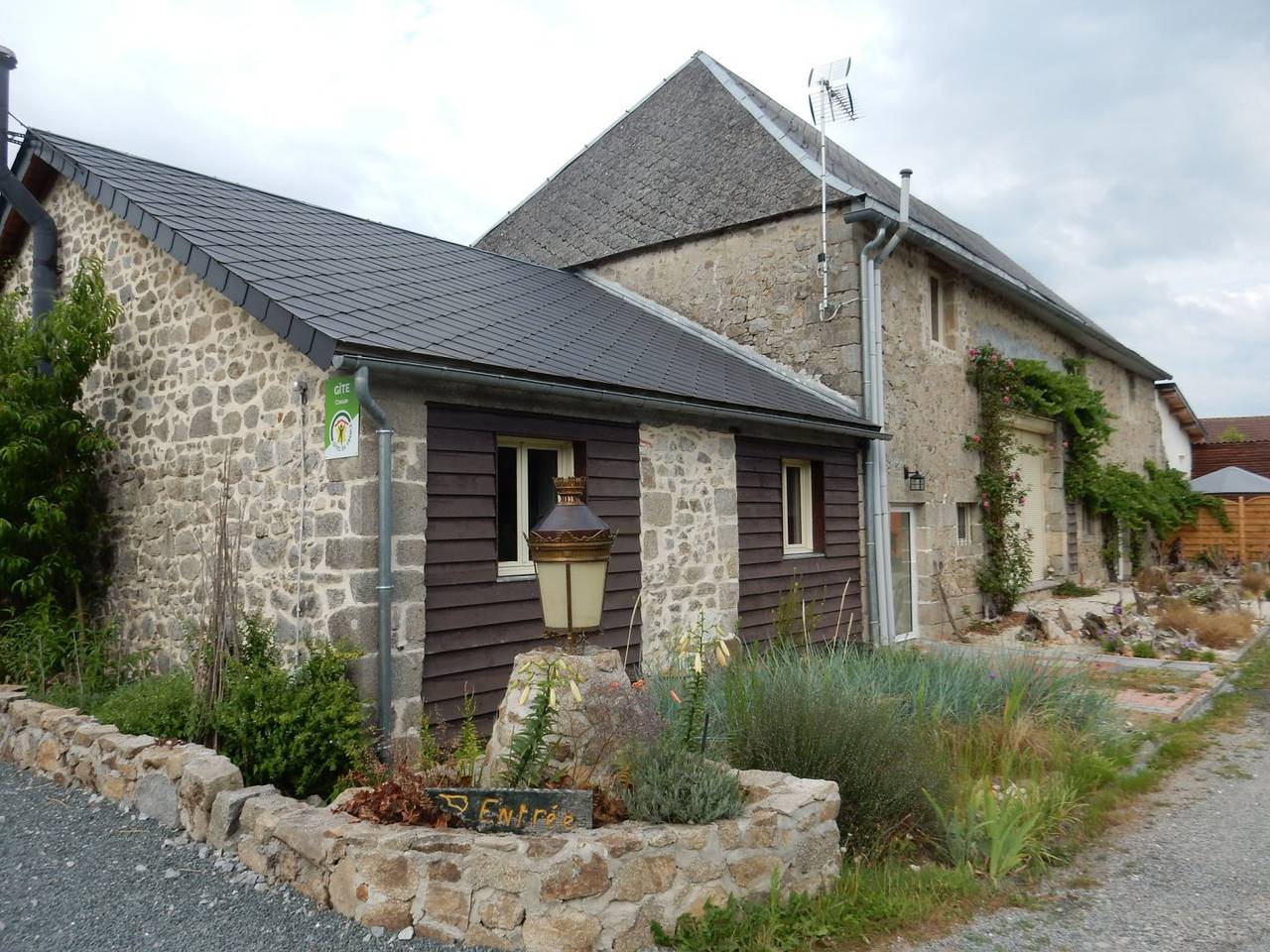 Gîte "Les Pieds dans l'Eau" - Grande capacité (15 personnes) in Le Grand-Bourg, Région de Guéret