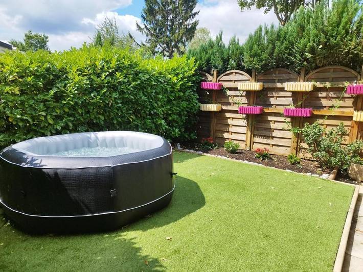 Location de vacances pour 3 personnes, avec Jacuzzi ainsi que Terrasse et Jardin à Massieux