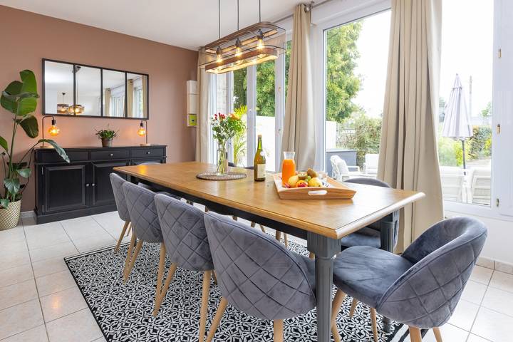 Location de vacances pour 10 personnes, avec terrasse ainsi que jacuzzi et jardin à Montfort-sur-Meu - 4