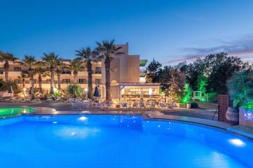 Hôtel pour 2 personnes, avec bassin pour enfant et piscine ainsi que jardin et vue, adapté aux familles dans Gouves