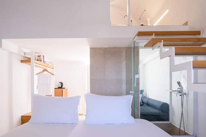 Muses Cycladic Suites - Gewölbte Meerblick-Loft-Suite mit saisonalem Whirlpool in Oia, Santorin