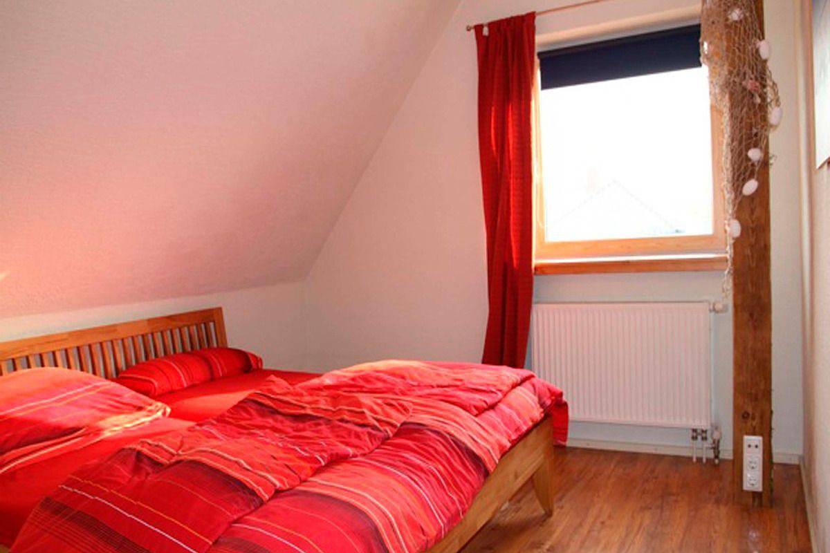 Ganze Wohnung, Geräumige Ferienwohnung mit Terrasse, Kamin und Garten in Ahrenshagen-Daskow in Ahrenshagen-Daskow, Vorpommern-Rügen