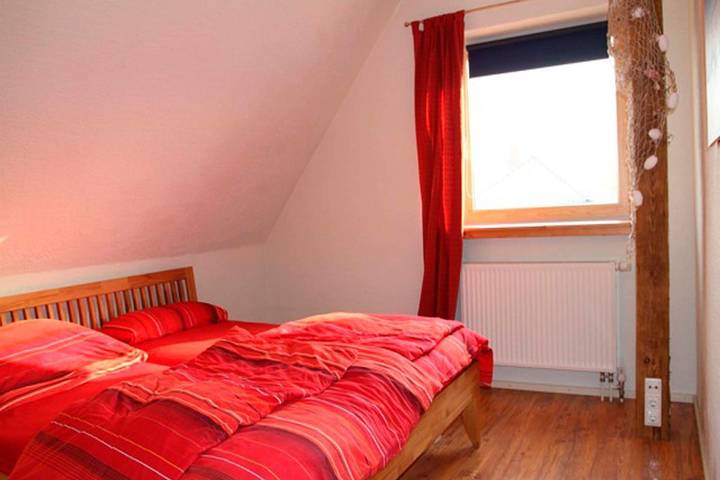 Ganze Wohnung, Geräumige Ferienwohnung mit Terrasse, Kamin und Garten in Ahrenshagen-Daskow in Ahrenshagen-Daskow, Vorpommern-Rügen
