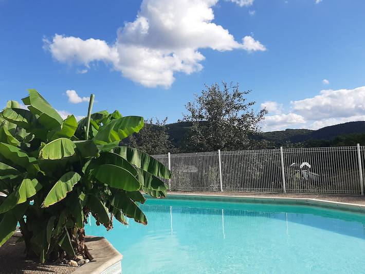 Chalet pour 6 personnes, avec piscine ainsi que terrasse et jardin, animaux acceptés